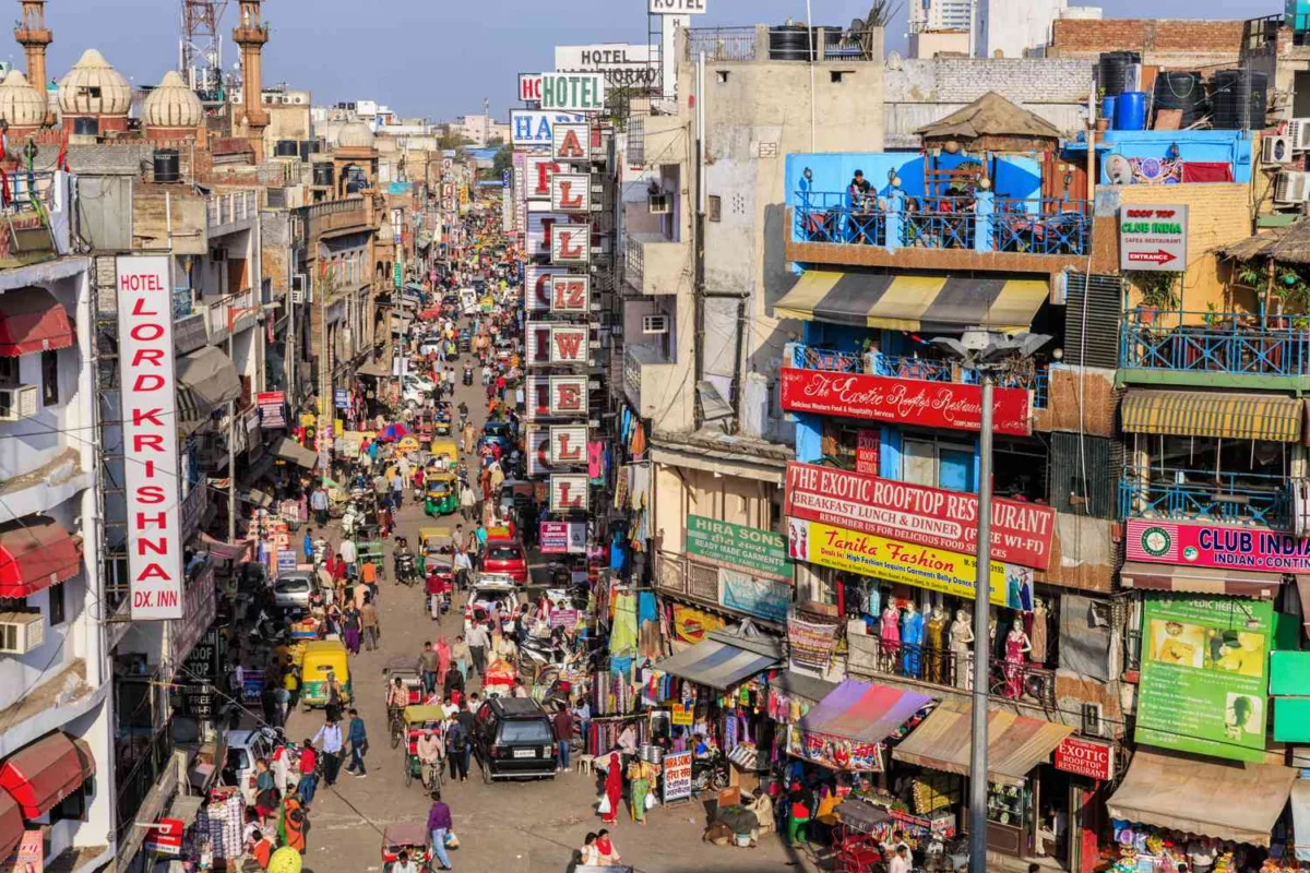 Navigating the Chaos: Tips for Traveling in India’s Bustling Cities